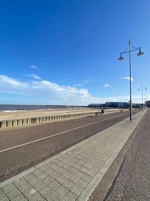 The Beach Suite - Top Floor With Easy Invest Lowestoft Eksteriør bilde