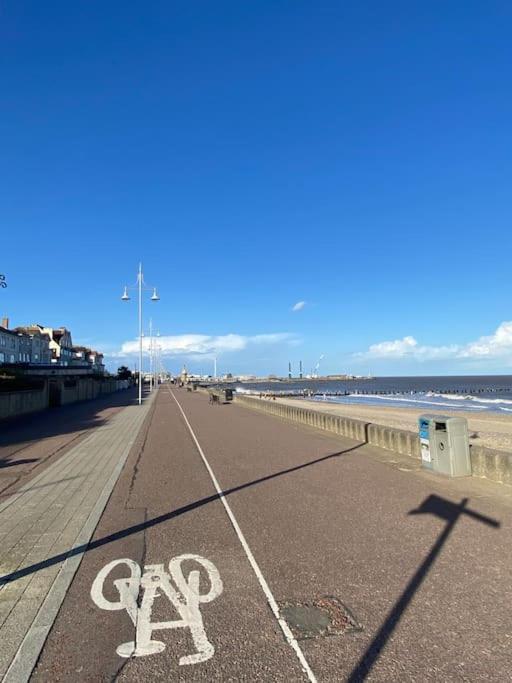 The Beach Suite - Top Floor With Easy Invest Lowestoft Eksteriør bilde